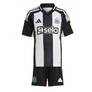 Newcastle United Hemmakläder Barn 2024-25 Kortärmad (+ Korta byxor)
